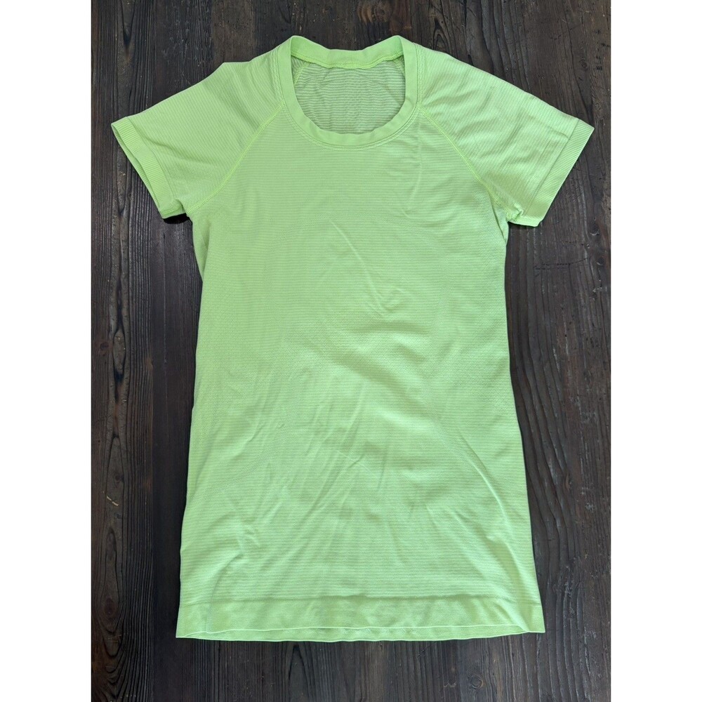 Lululemon Swiftly Tech Short Sleeve 2.0 Lime Green Preowned Size XS/S
